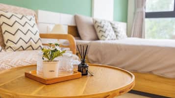 ๋ญ์
๋ฆฌ ์ํํธ, ์นจ์ค 1๊ฐ, ๋ฐ์ฝ๋, ์๋ด ์ ๋ง | 1 ๊ฐ์ ์นจ์ค, ๊ณ ๊ธ ์นจ๊ตฌ, ๋ฉ๋ชจ๋ฆฌํผ ์นจ๋, ๋ฏธ๋๋ฐ