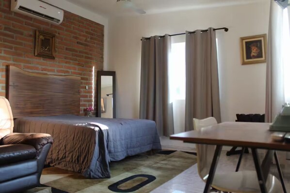 1 chambre, fer et planche à repasser, Wi-Fi, draps fournis