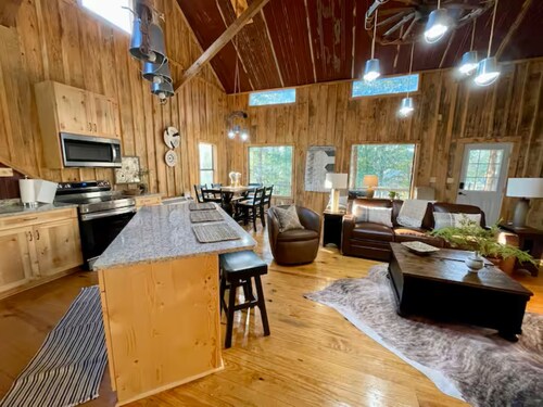 Hidden Oaks Cozy Cabin #5