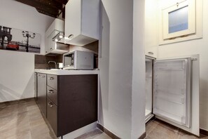 Refrigerador, microondas, horno y lavavajillas