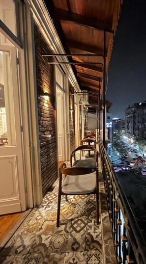 Exterior - Atum (Cairo)