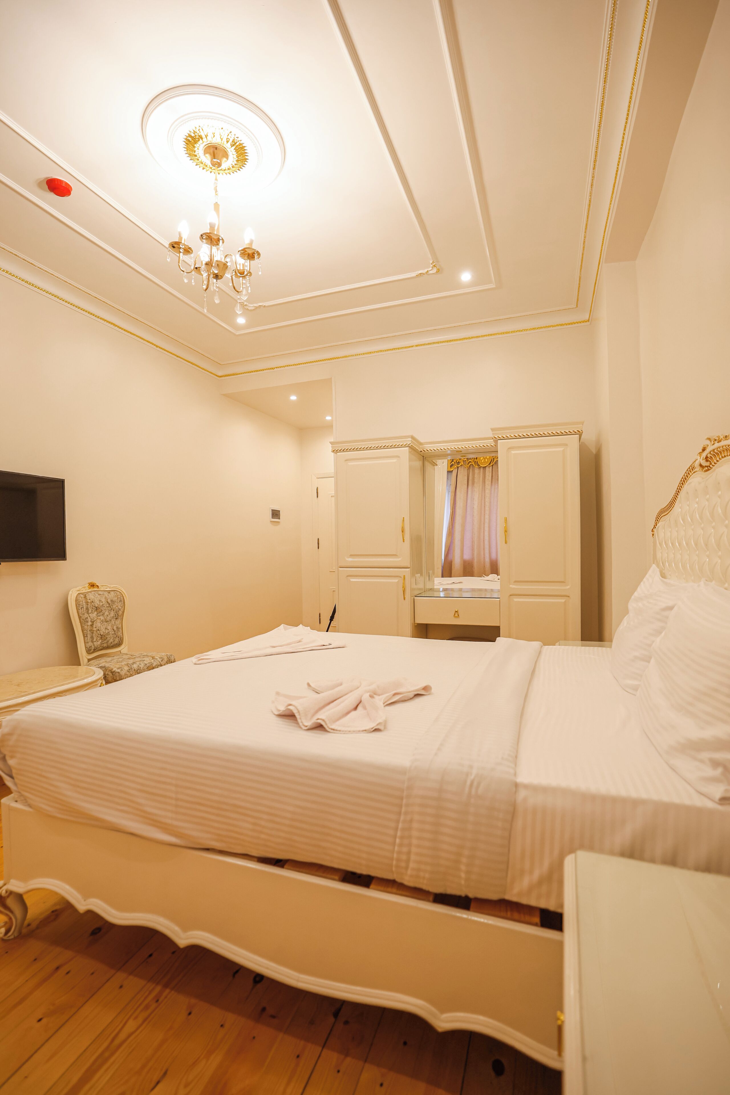 In-room safe, laptop workspace, blackout curtains, soundproofing