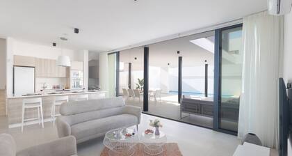 Protaras Aqua Pearl Villa AQ16 - a villa that sleeps 9 guests in 4 bedrooms