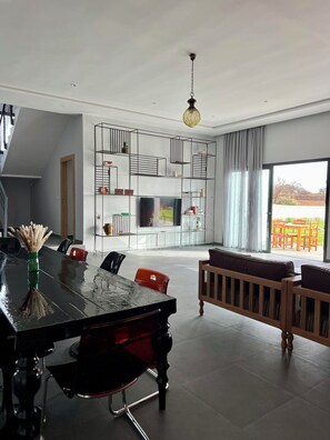 Luxury-Villa, Balkon, Blick auf die Wüste | Wohnbereich