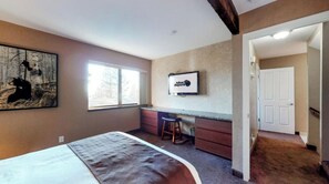 2 bedrooms, in-room safe, iron/ironing board, free WiFi