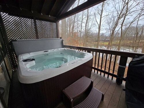 Black Bear At Heron Hill Retreat Hot Tub On Lake!