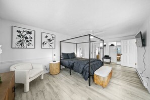 4 bedrooms, desk, iron/ironing board, travel crib