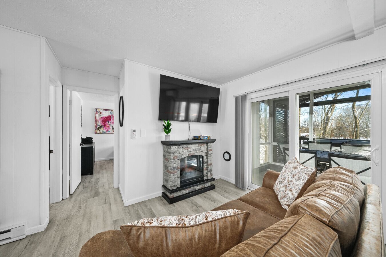 Smart TV, fireplace, video games, table tennis