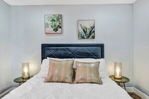 6 bedrooms, iron/ironing board, free WiFi, bed sheets