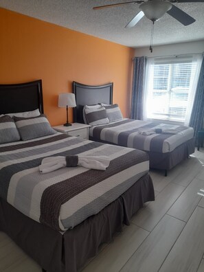 1 bedroom, desk, iron/ironing board, travel cot - Quiet Family Condo Disney Universal Orlando (Kissimmee)