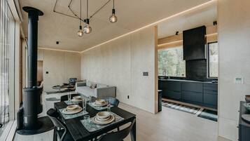 Cabin, 3 Bedrooms, Balcony, Mountain View | Dining room