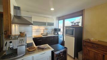 Refrigerador, microondas, horno y lavavajillas