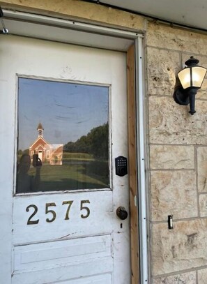 Exterior detail - Hunt Here! (Solomon)