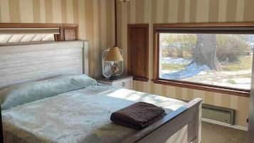 3 habitaciones, escritorio, tabla de planchar con plancha y wifi