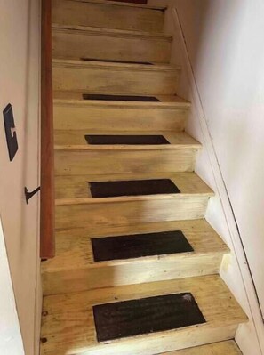 Interior - Hunt Here! (Solomon)