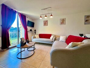 TV - Domaine de la Source, Apartment with Pool (Uzès)