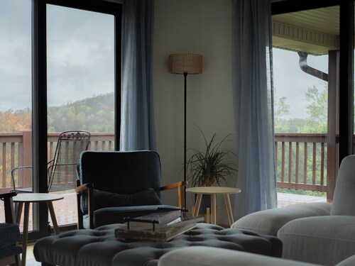 Cozy Retreat with 360° Mountain Views