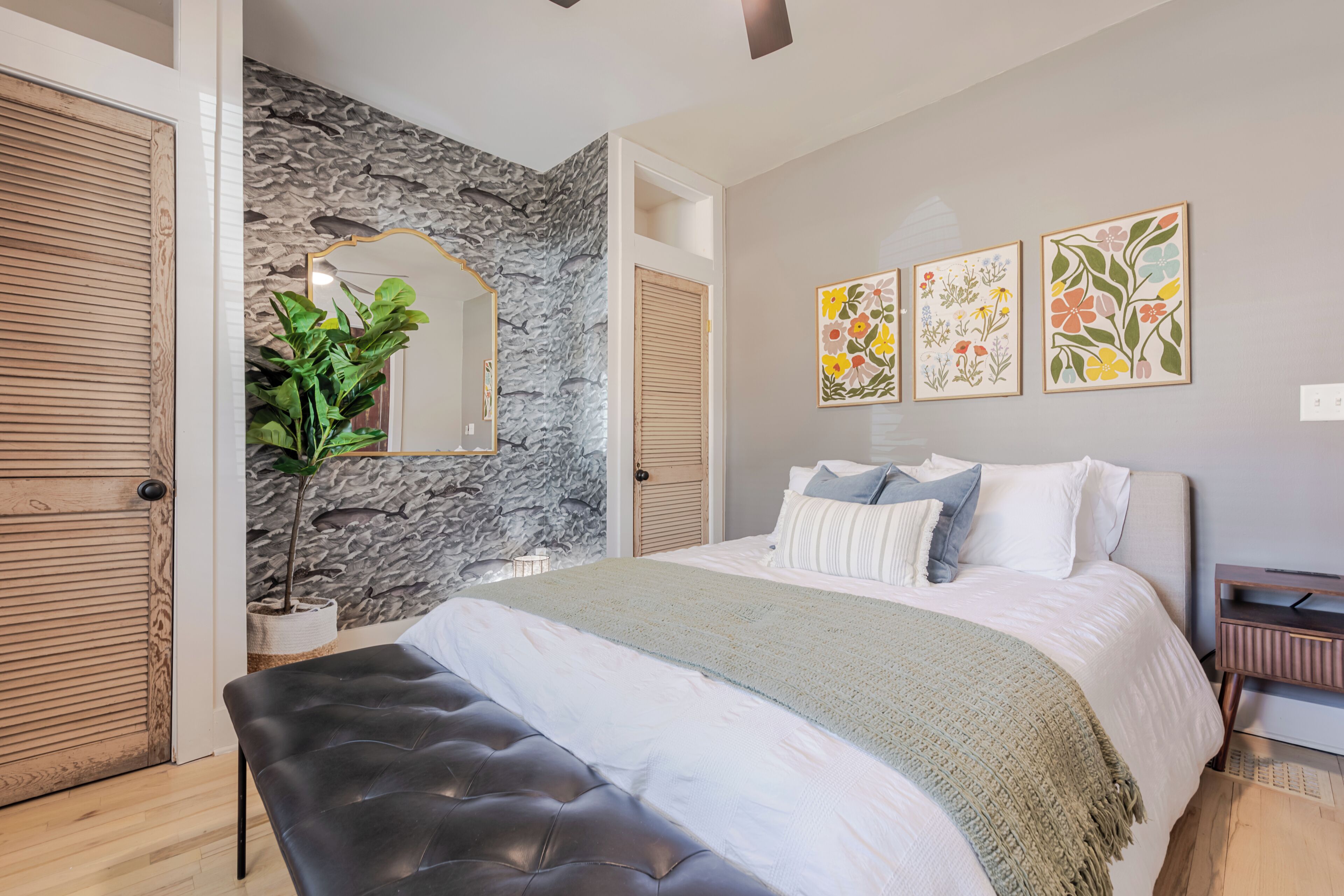 2 bedrooms, desk, iron/ironing board, travel cot