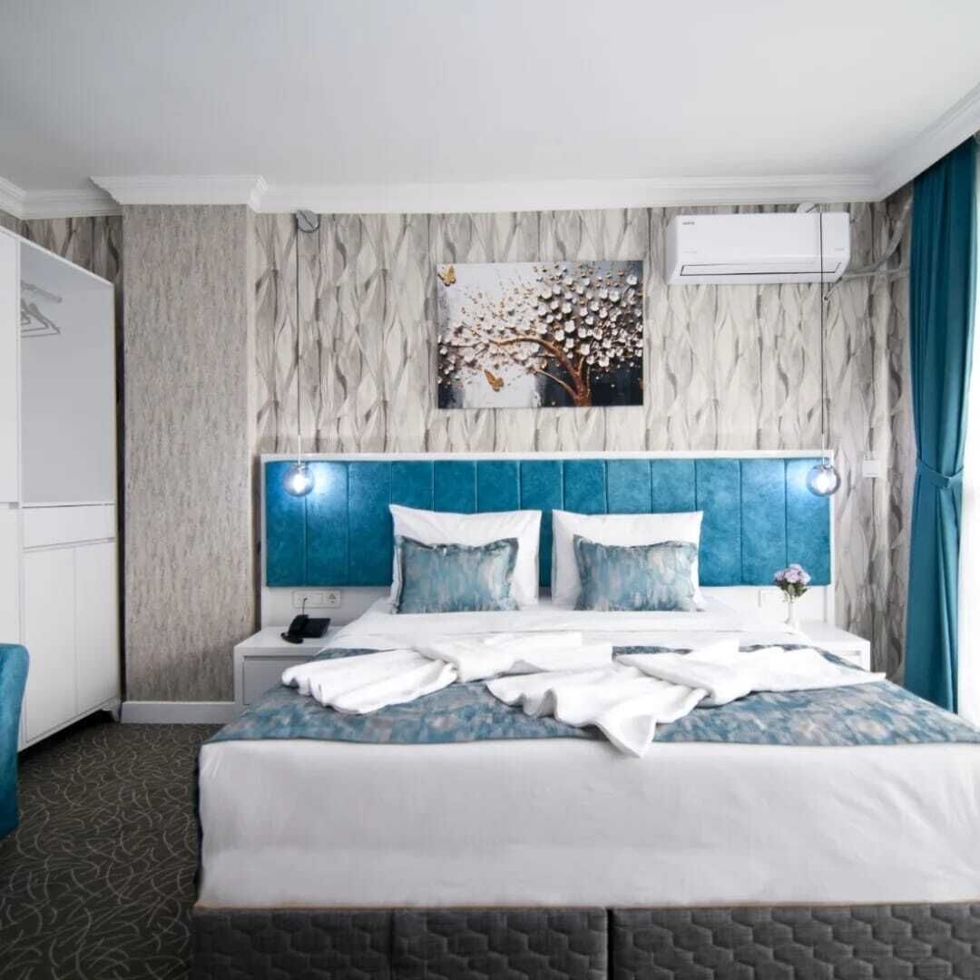 Chambre Double Classique, balcon, vue ville | Coffres-forts dans les chambres, bureau