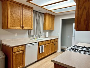 Fridge, microwave, oven, stovetop - Rest & Relax: Blackout Curtains, AC, WiFi, Parking and Lots of Outdoor Space (Yucca Valley)