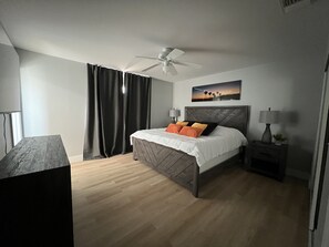 3 bedrooms, desk, WiFi, bed sheets