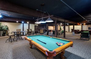 Apartment, 1 Bedroom, Smoking, Fireplace | Game room