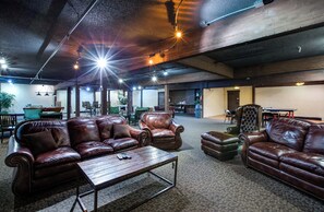 Apartment, 1 Bedroom, Smoking, Fireplace | Living room