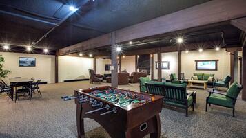 Apartment, 1 Bedroom, Smoking, Fireplace | Living room
