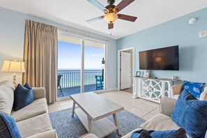 콘도, 침대(여러 개) (Splash 1506W) | 거실 공간 | TV