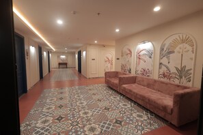 Lobby - Nirvana Boutique Hotel (Ujjain)