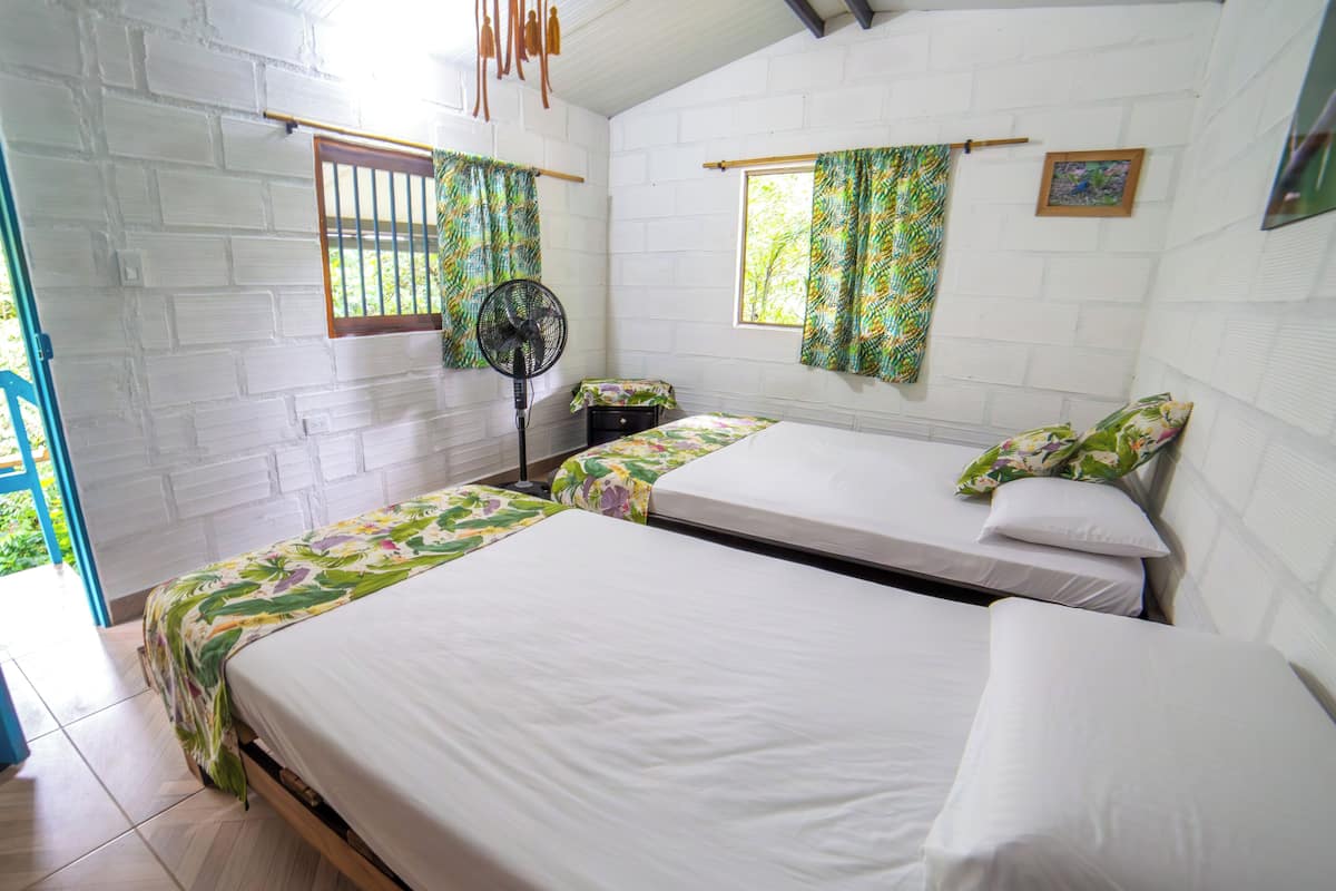 Basic-Doppel- oder -Zweibettzimmer, Gartenblick | 1 Schlafzimmer, kostenloses WLAN