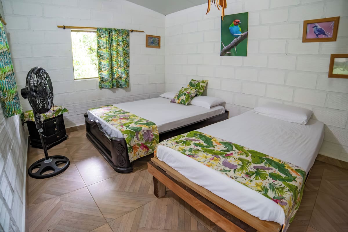 Basic-Doppel- oder -Zweibettzimmer, Gartenblick | 1 Schlafzimmer, kostenloses WLAN