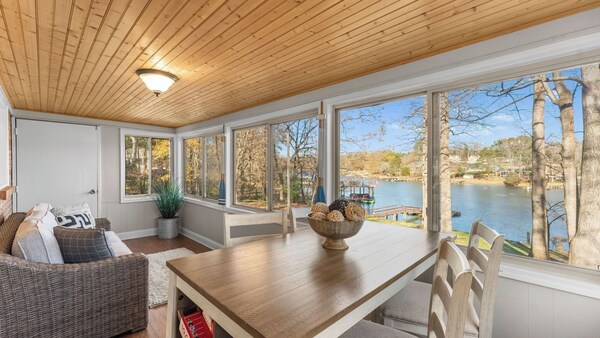 Waking Up Norman Lakefront Getaway, Fire Pit & Lake Views - Lake Norman, NC