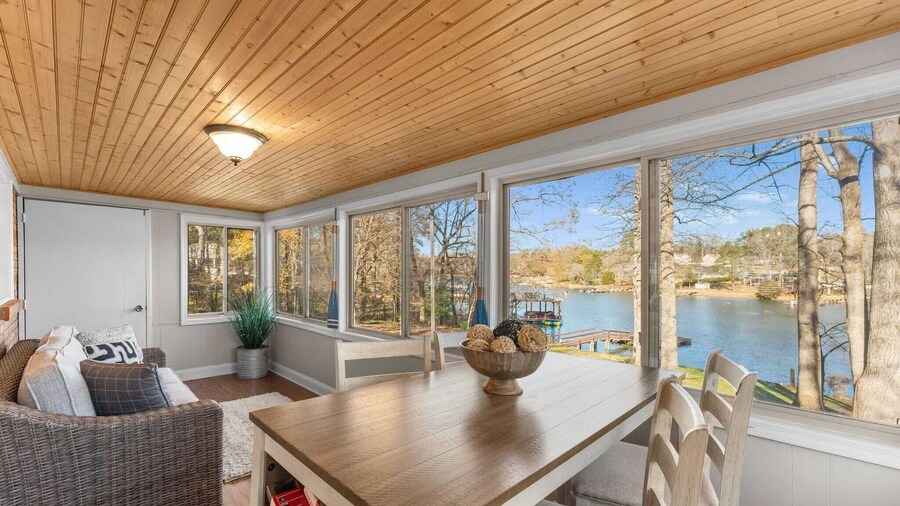 Waking Up Norman Lakefront Getaway, Fire Pit & Lake Views