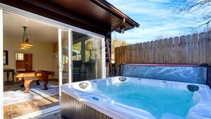 Rumah (4 Bedrooms) | Bagian depan properti