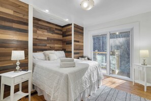 House (4 Bedrooms) | Interior - Creekside Haven by Avantstay Hot Tub, Fire Pit, Outdoor Dining Area Nestled Next to Creek (Gatlinburg)