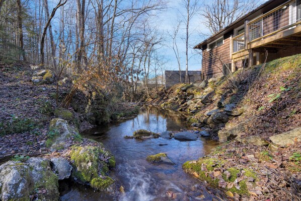 House (4 Bedrooms) | Interior - Creekside Haven by Avantstay Hot Tub, Fire Pit, Outdoor Dining Area Nestled Next to Creek (Gatlinburg)