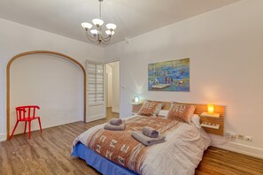 3 dormitorios, tabla de planchar con plancha, wifi gratis y ropa de cama