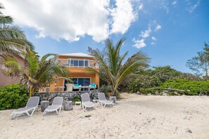 Property grounds - Charming 3-bedroom villa with 2 King size beds on Beautiful North Side (North Side)