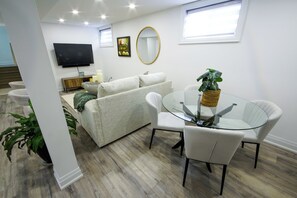 Interior - Cozy Hideaway - Your home away from home.  Private Entry + Full Kitchen (Brantford)