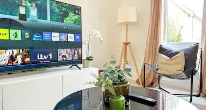 Luxury & Spacious 5 Bedroom Townhouse - Sleeps 8