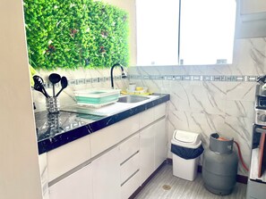 Microwave, oven - Comfortable and warm apartment near La Rambla de San Borja. (Lima)