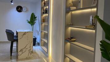 المنشأة من الداخل