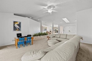 Smart TV, music library, computer monitors - Riverside Retreat: 4BR/3BA with Private Dock and Boat Lift (Stuart)