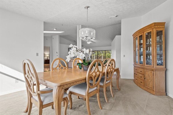 Dining - Riverside Retreat: 4BR/3BA with Private Dock and Boat Lift (Stuart)