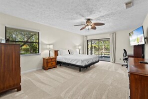 4 bedrooms, desk, iron/ironing board, free WiFi