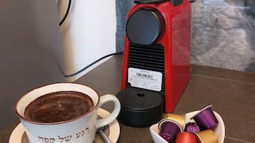 Kaffee und/oder Kaffeemaschine