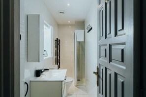 Shower, towels