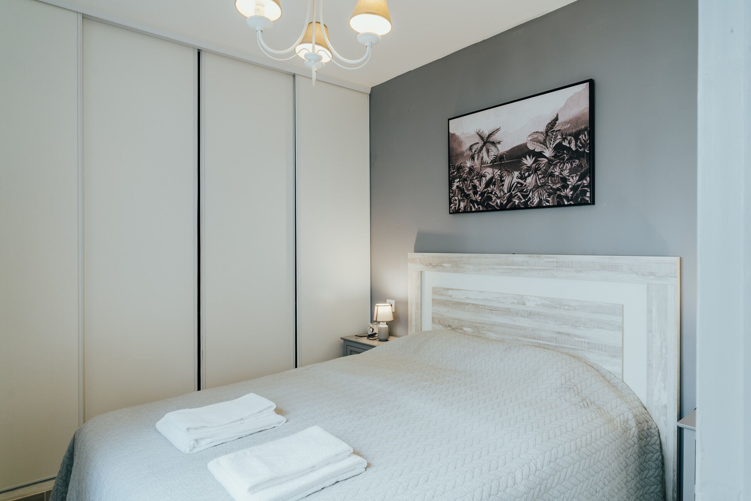 Silitysrauta/-lauta, ilmainen Wi-Fi, vuodevaatteet