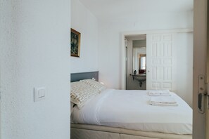 1 dormitorio, tabla de planchar con plancha, wifi gratis y ropa de cama